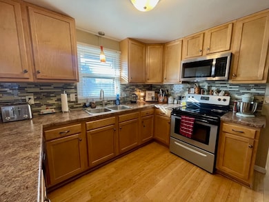 534 Tyrolian Dr, Green Bay, WI 54302 - photo 6