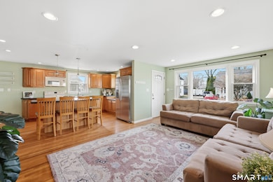 89 N Hoadley St, Naugatuck, CT 06770 - photo 5