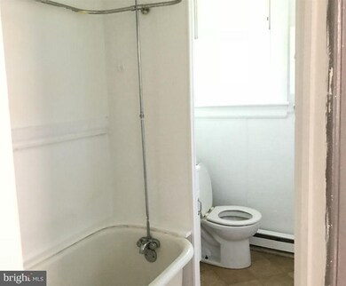 228 N Locust St, Hagerstown, MD 21740 - photo 7