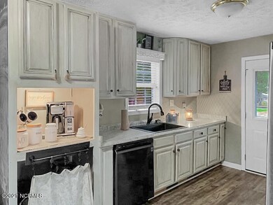 241345117_541660510425713_31943200996442