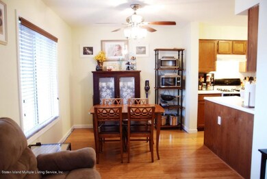 diningkitchen-350Ilyssa