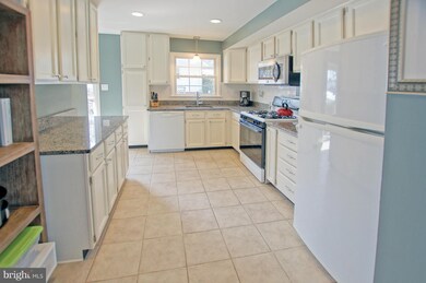 405 Yeonas Dr SW, Vienna, VA 22180 - photo 5