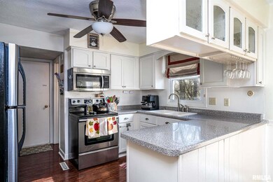 2431 W 57th St, Davenport, IA 52806 - photo 6