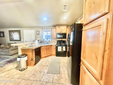 LOSTDUTCHMAN121KITCHENONE