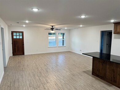 1020 Hereford Dr, Springtown, TX 76082 - photo 3