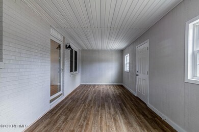 704 Henderson Dr, Jacksonville, NC 28540 - photo 5