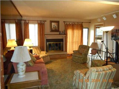 Large living room with gas starter, wood burning f