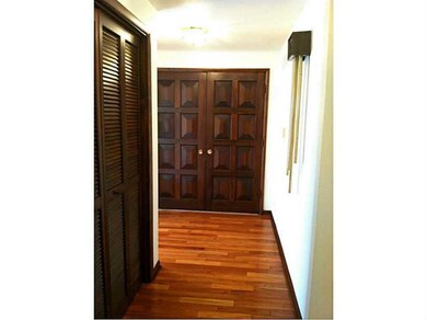 Entry/Foyer.