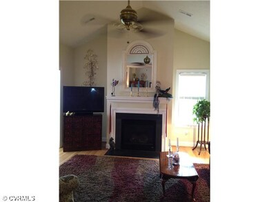 Den/Family/Great Room - other side