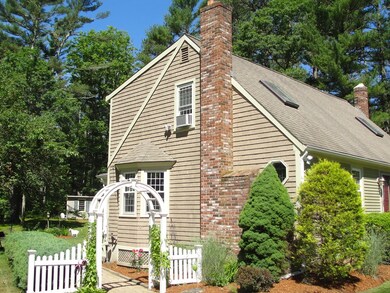 133 Walnut Plain Rd, Rochester, MA 02770 - photo 2