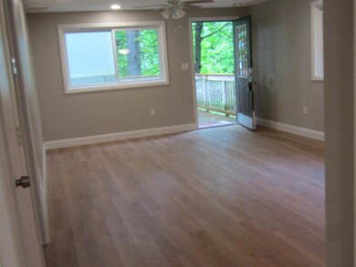 Large, overlooking nature , recessed lights, new f