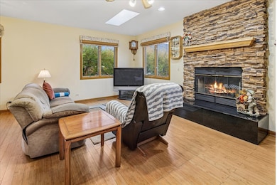 7531 W Cleveland St, Niles, IL 60714 - photo 3