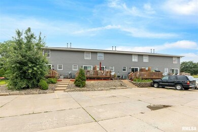 3367 Hillandale Rd unit 2931 W 34th Street, Davenport, IA 52806 - photo 4