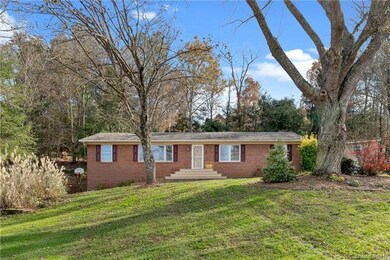 16 Fieldcrest Cir, Asheville, NC 28806 - photo 2