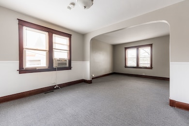 114 W Park Ave unit Front, Elmhurst, IL 60126 - photo 2