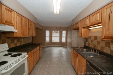 21541 E 32nd St S, Broken Arrow, OK 74014 - photo 3