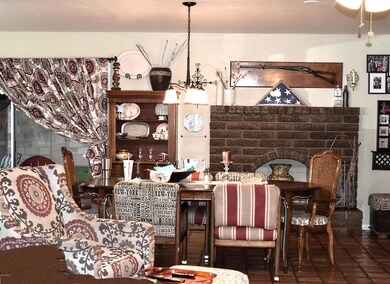 Dining room with Fireplace