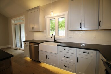 453 Blane Cir unit 25, Pembroke, NH 03275 - photo 5