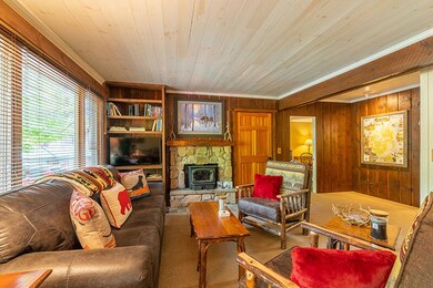 Camp_Bearadise_In_Lake_Placid_LivingRoom