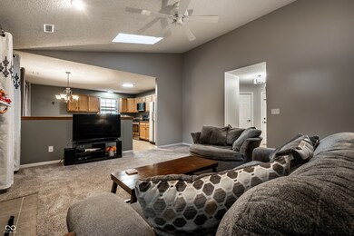 9689 Barrhill Ct, Fishers, IN 46038 - photo 6