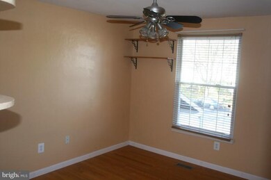 9321 Curtsey Ct, Columbia, MD 21045 - photo 5