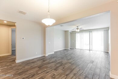 002-photo-living-room-11139662