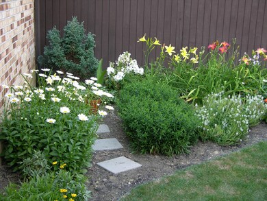 PRIVATE FRONT GARDEN