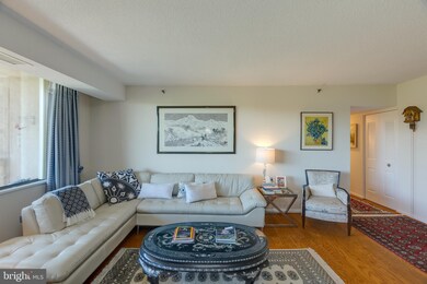 Skyline House unit 404W, Baileys Crossroads, VA 22041 - photo 6