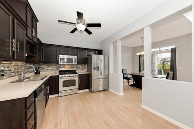 971 Viewpoint Dr, Lake In the Hills, IL 60156 - photo 2