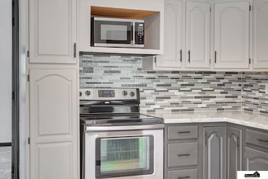 210 E 2nd St, Hickman, NE 68372 - photo 6