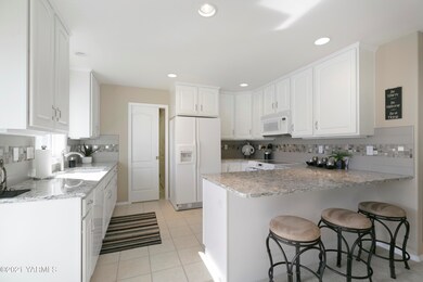 Dining room into kitchen