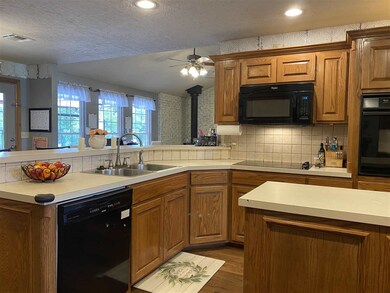 3705 E Camelback Rd, Marlow, OK 73055 - photo 4