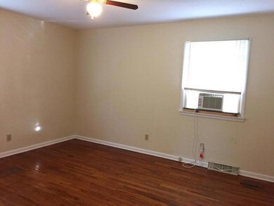 2712-Living room