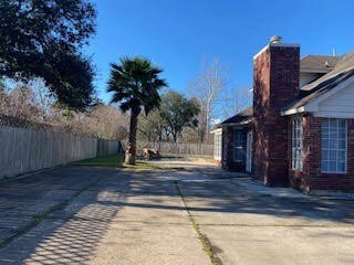 604 Fernwood Dr, Friendswood, TX 77546 - photo 4