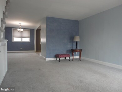 706 Oakwood Dr, Glenolden, PA 19036 - photo 4