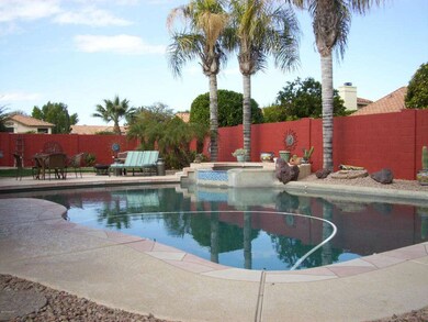 Pool w/elevated spa