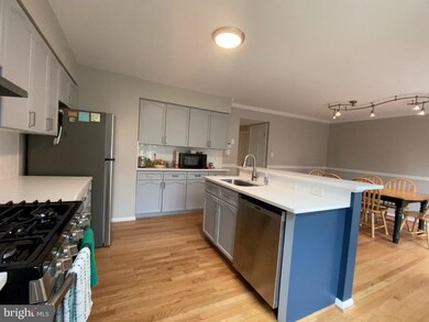 21804 Stonington Square, Sterling, VA 20164 - photo 4