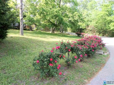 Double lot has great landscapinng