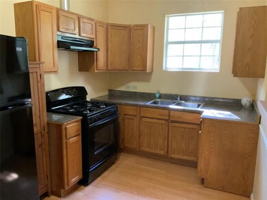 606 N Clements St, Gainesville, TX 76240 - photo 3