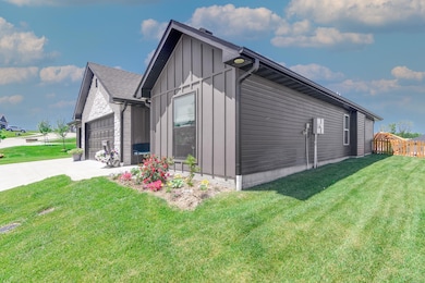 6001 Tamarack Dr-04