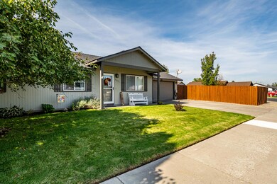 2271 SW 33rd St, Redmond, OR 97756 - photo 3