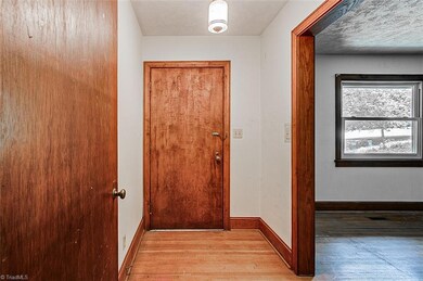 1042 Westmont Dr, Asheboro, NC 27205 - photo 4