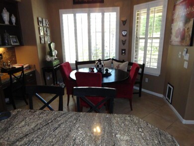 EAT IN KITCHEN / BREAKFAST NOOK