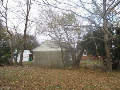 18201 Dalewood Ave, Maple Heights, OH 44137 - photo 4