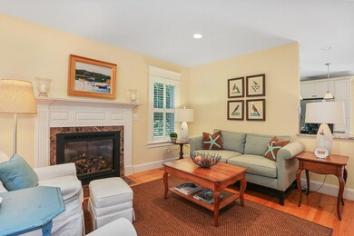 LR w/gas fireplace