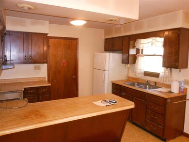 300 Pence Ave, Columbus, IN 47201 - photo 7