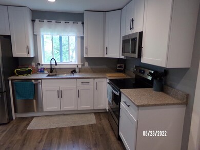 366 E Proctor Rd, Center Rutland, VT 05736 - photo 2