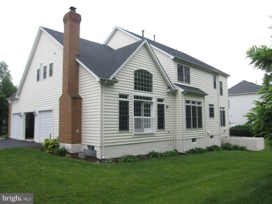 43438 Mountcastle Dr, Chantilly, VA 20152 - photo 3