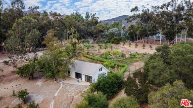 24940 Bob Batchelor Rd, Calabasas, CA 91302 - photo 2