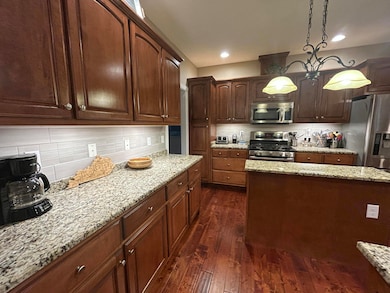 141 Cherokee Springs Ct, Jamestown, KY 42629 - photo 6